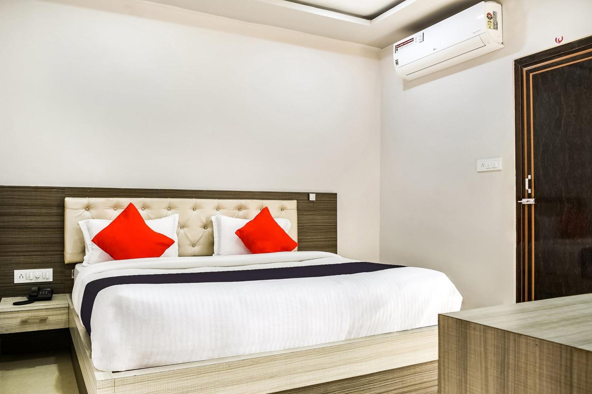 Capital O Jai Adisson Hotel Cuttack Exterior photo