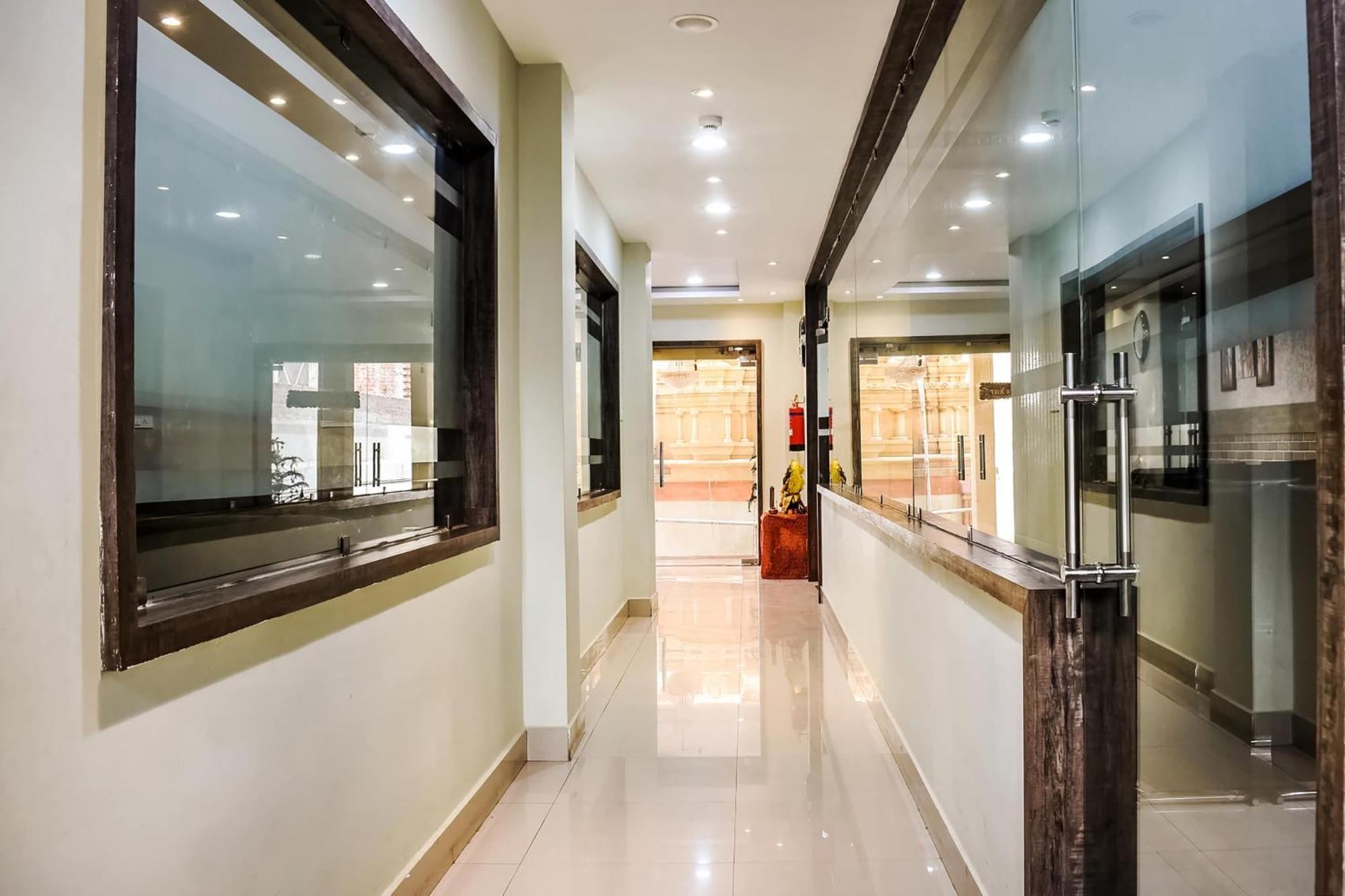 Capital O Jai Adisson Hotel Cuttack Exterior photo